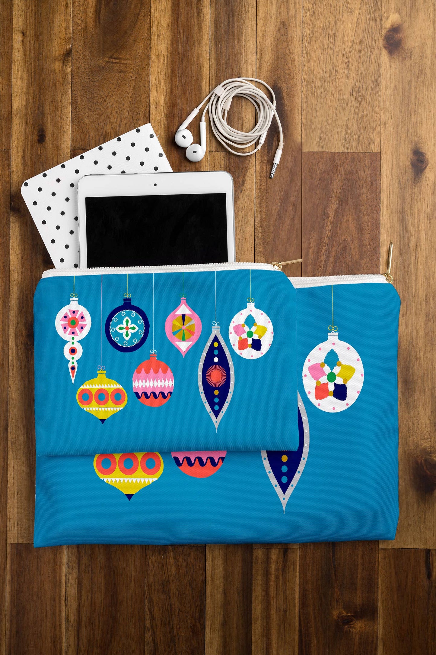 Showmemars Retro Christmas Baubles Pouch